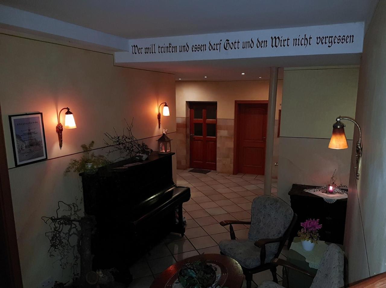 Landgasthof "Zur Linde" Irmelshausen 외부 사진